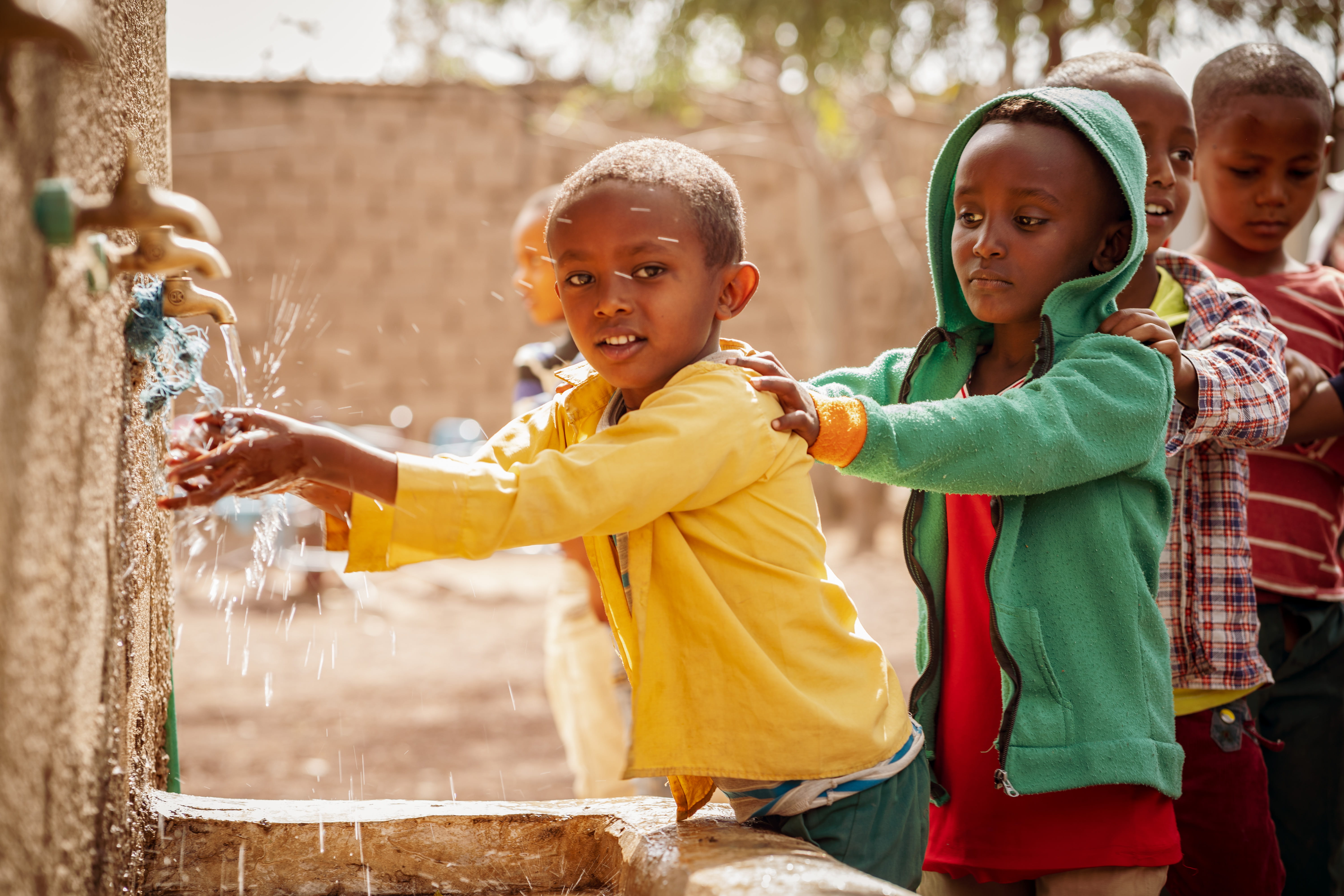 Children at a drinking water fountain in Ethiopia (Source: Jakob Studnar)