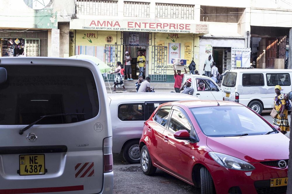 Straßenszene in einer malawischen Großstadt (Quelle: Imago)