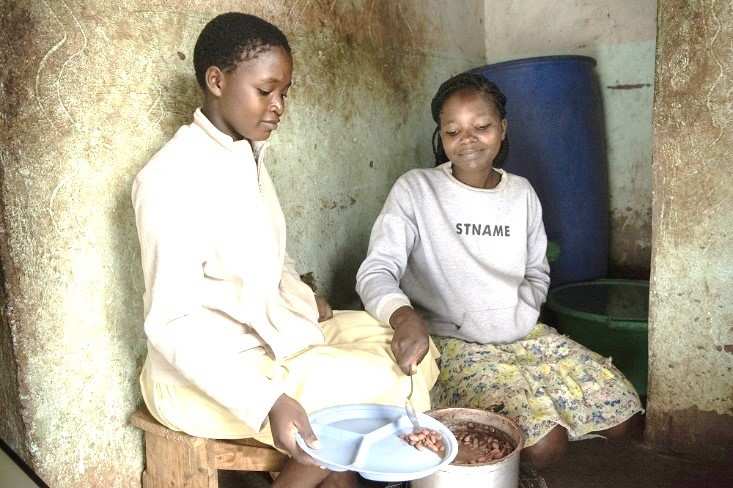 usan and Marian cooked and share out the food for their family
