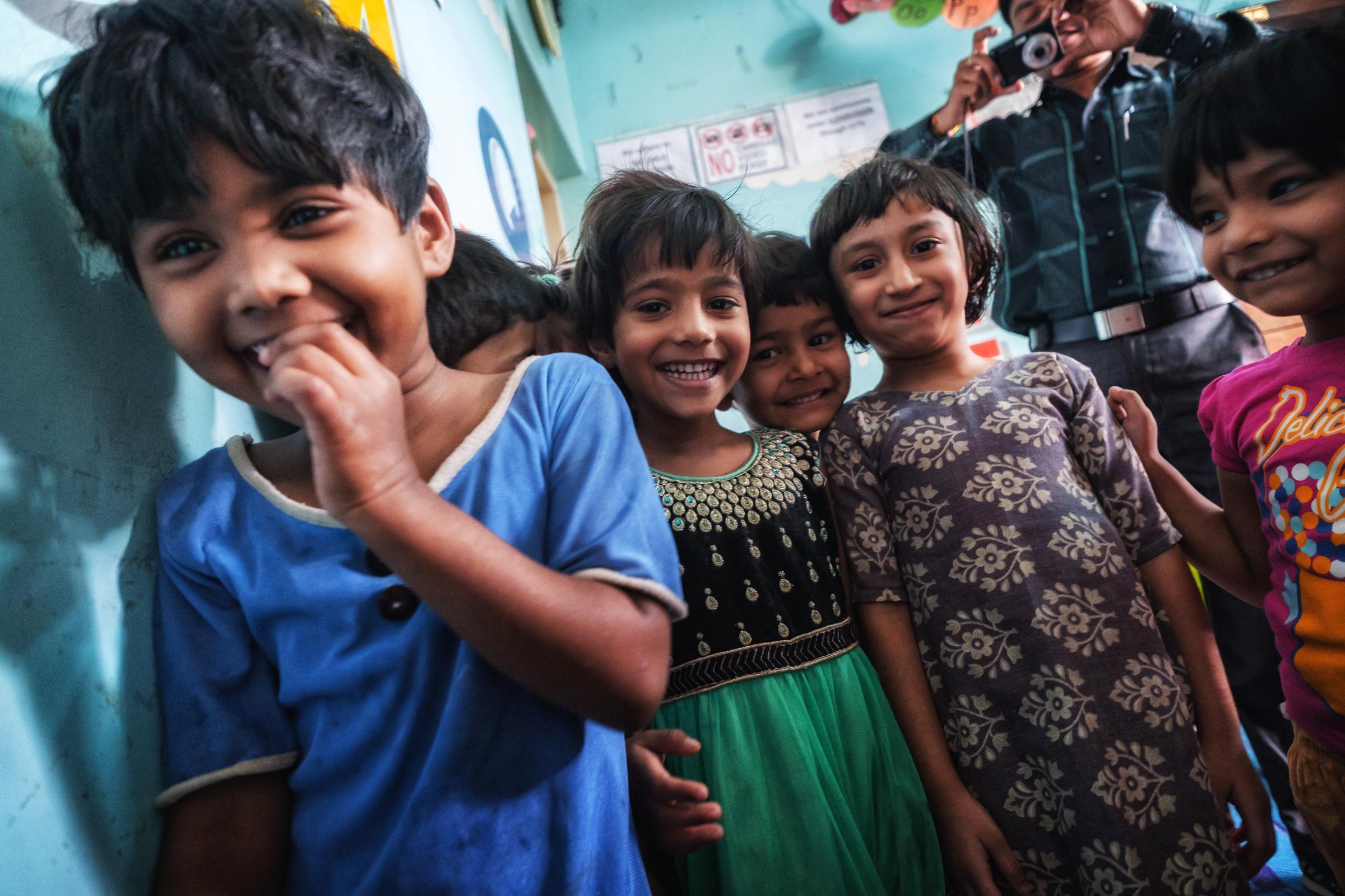 Indian children smiling (source: Jakob Studnar)
